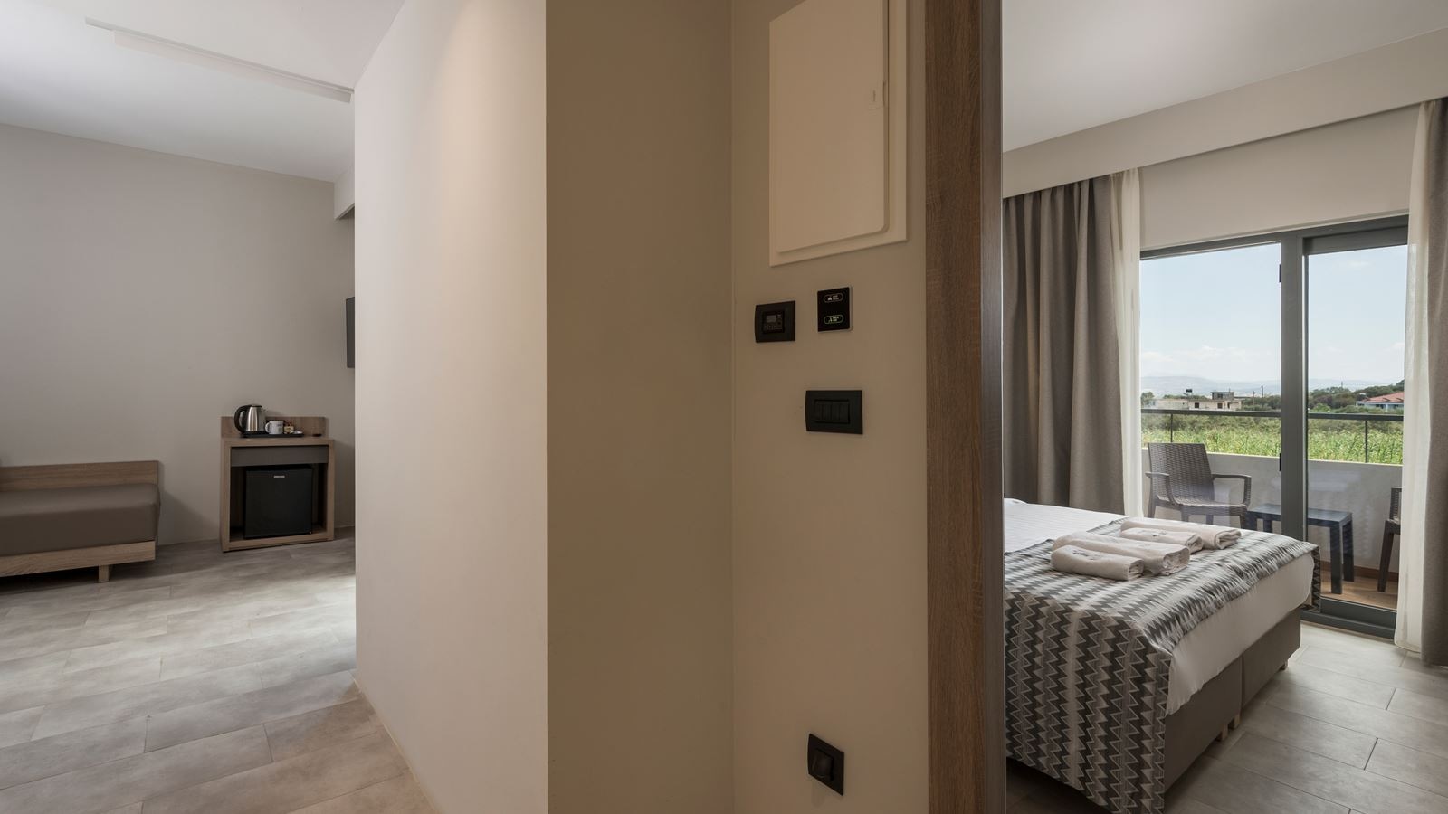 rooms-suite-with-jacuzzi