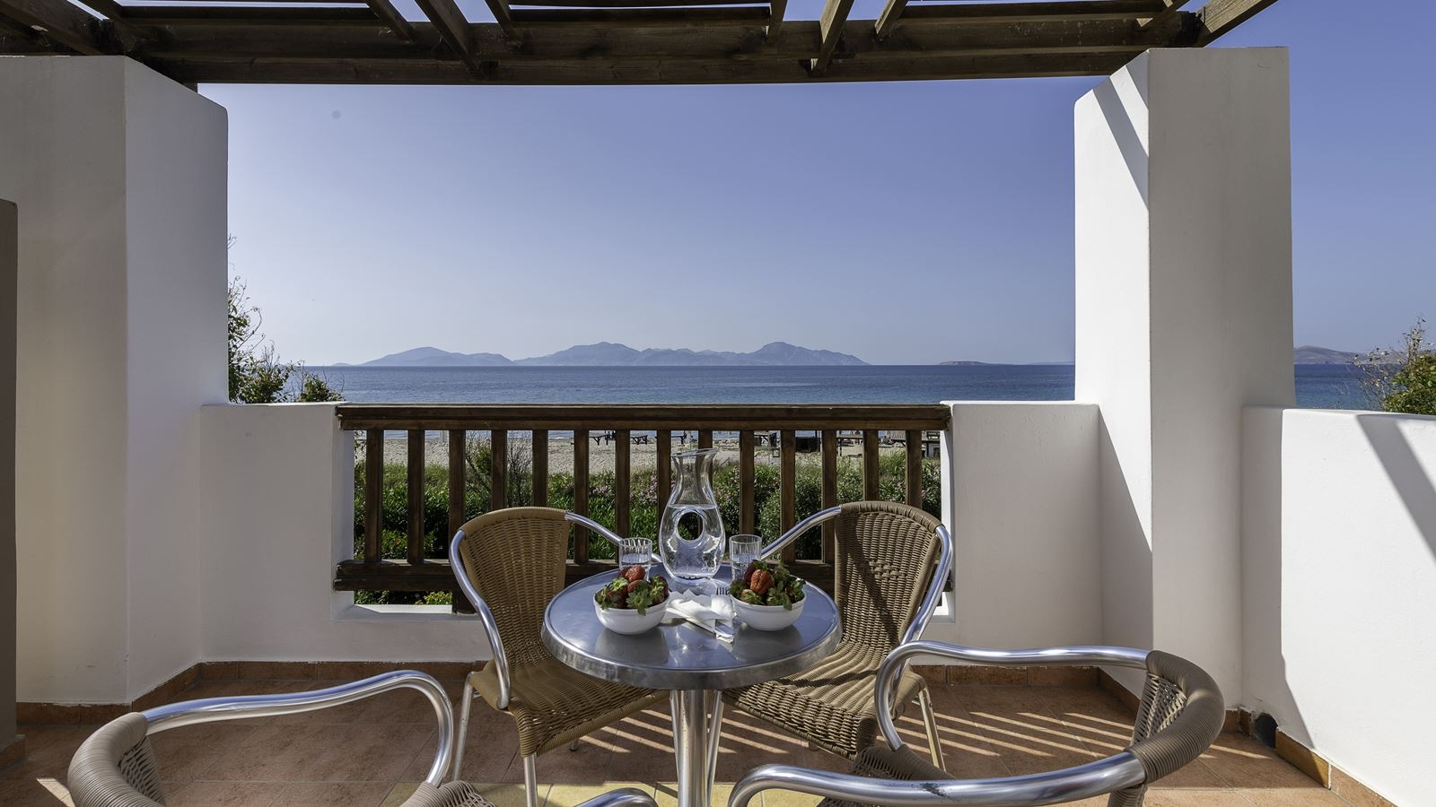 rooms-superior-family-sea-side-view-2-bedrooms