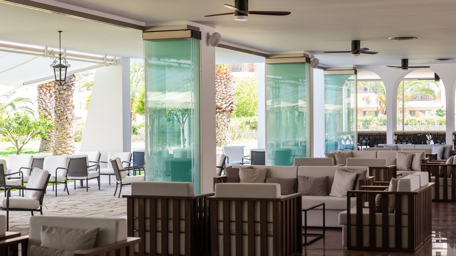 bars-palm-lobby-bar
