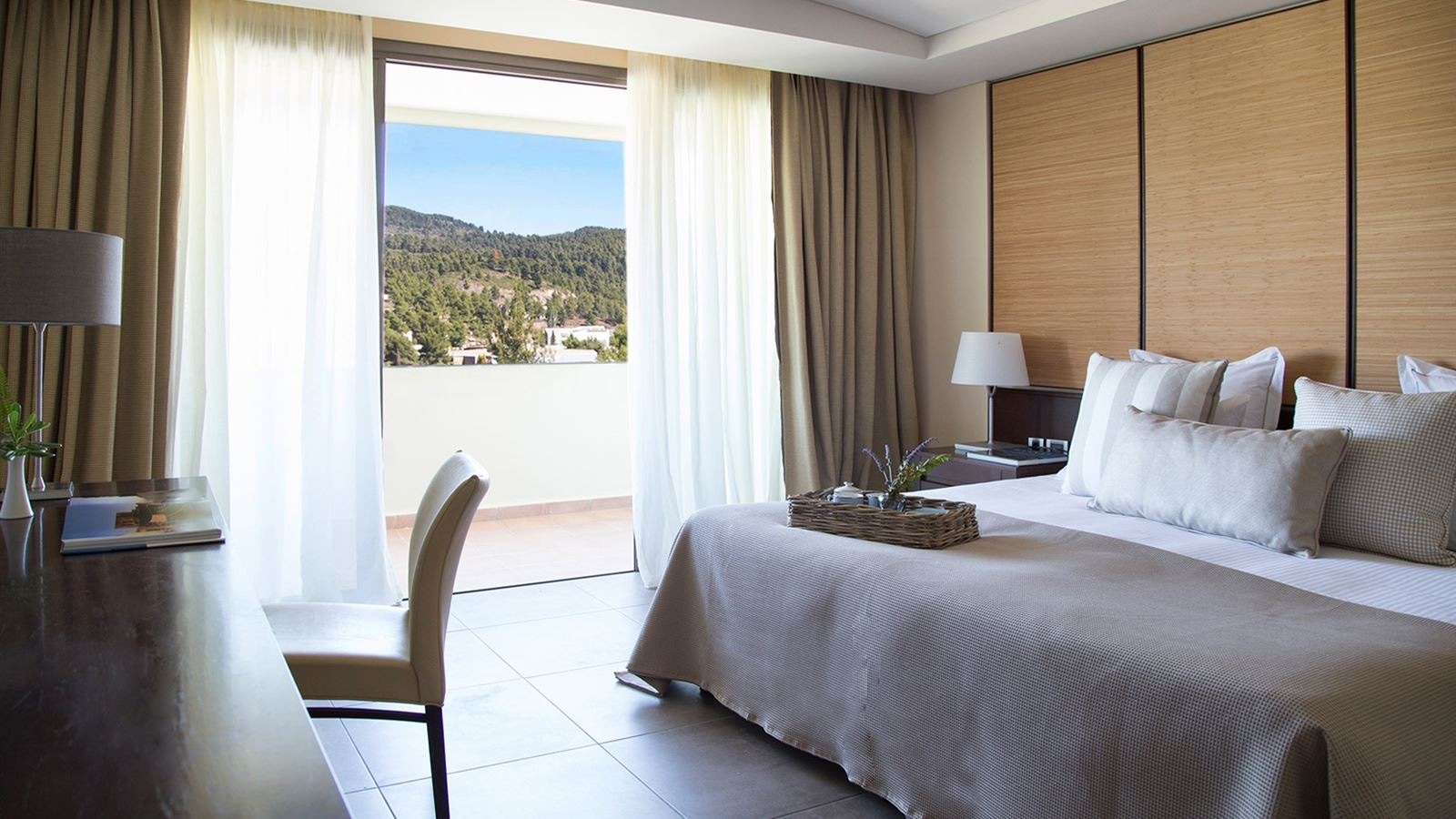 rooms-twobedroom-grand-suite-golf-view
