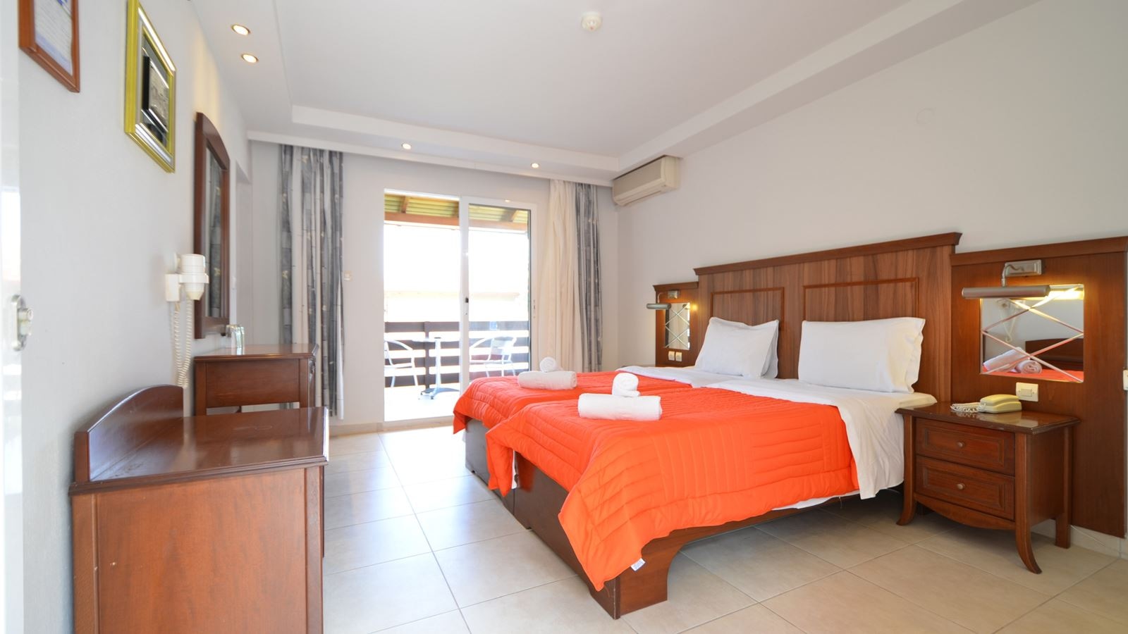 rooms-double-bed--rooms