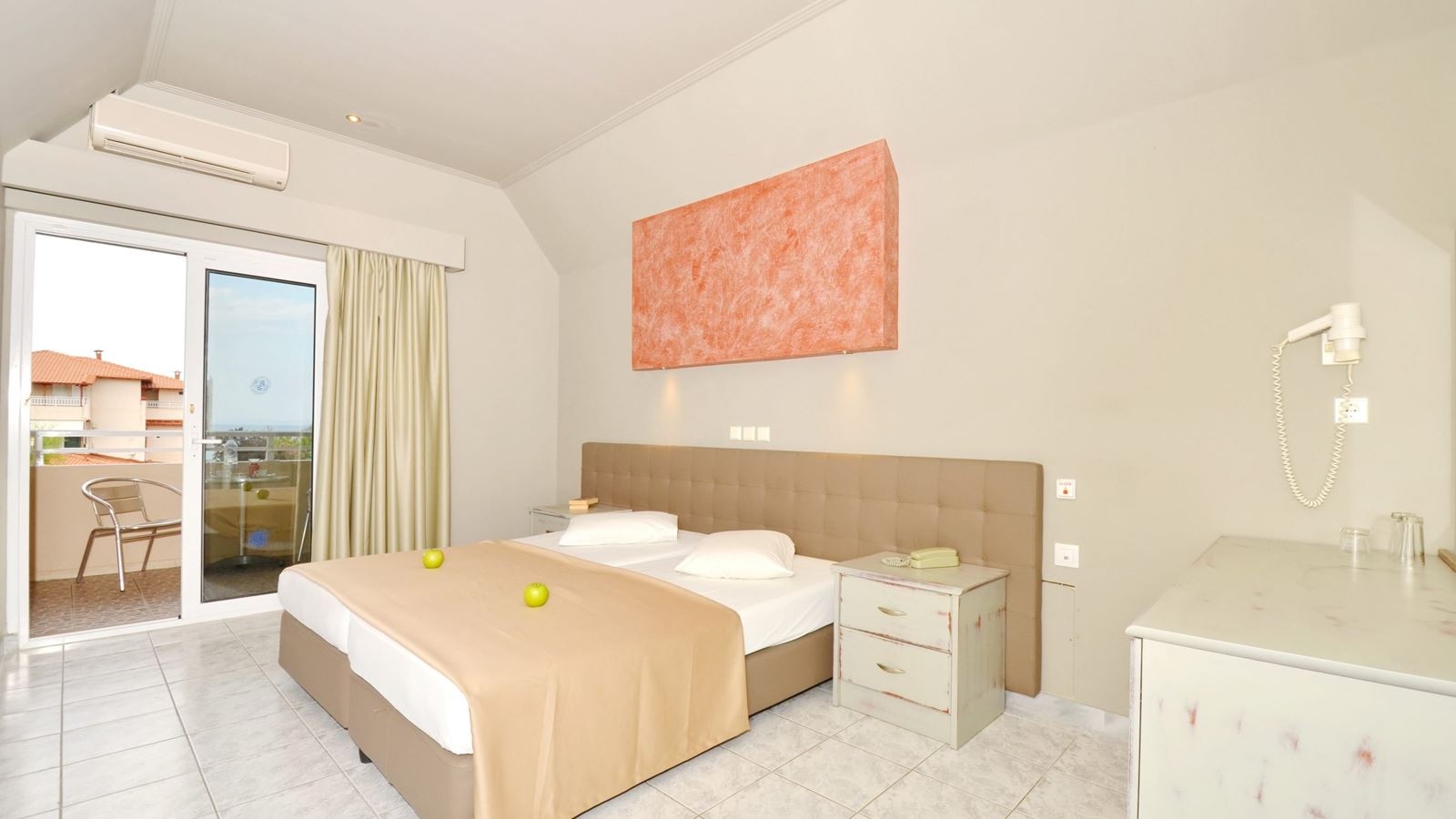 rooms-double-bed--rooms