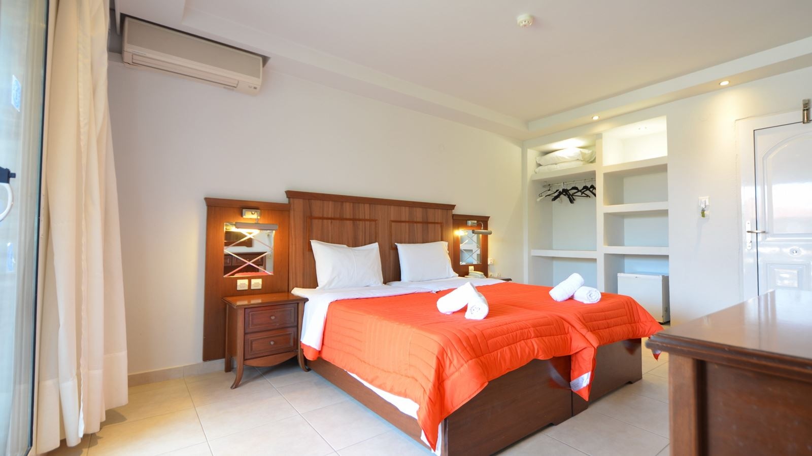 rooms-double-bed--rooms