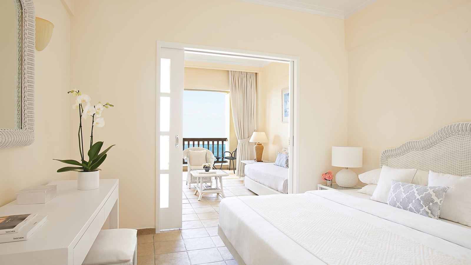 rooms-room-family-main-building-garden-view