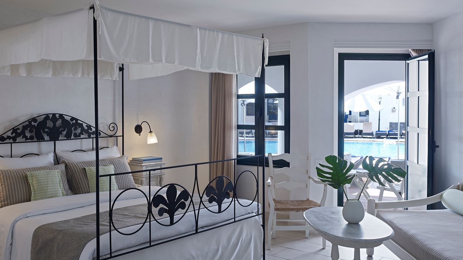 rooms-room-single-use-pool-front-bungalow