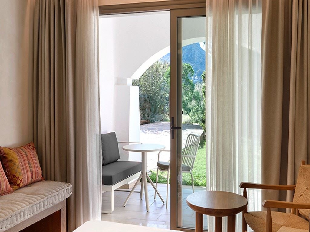 rooms-exclusive-adult-garden-or-mountain-view-room
