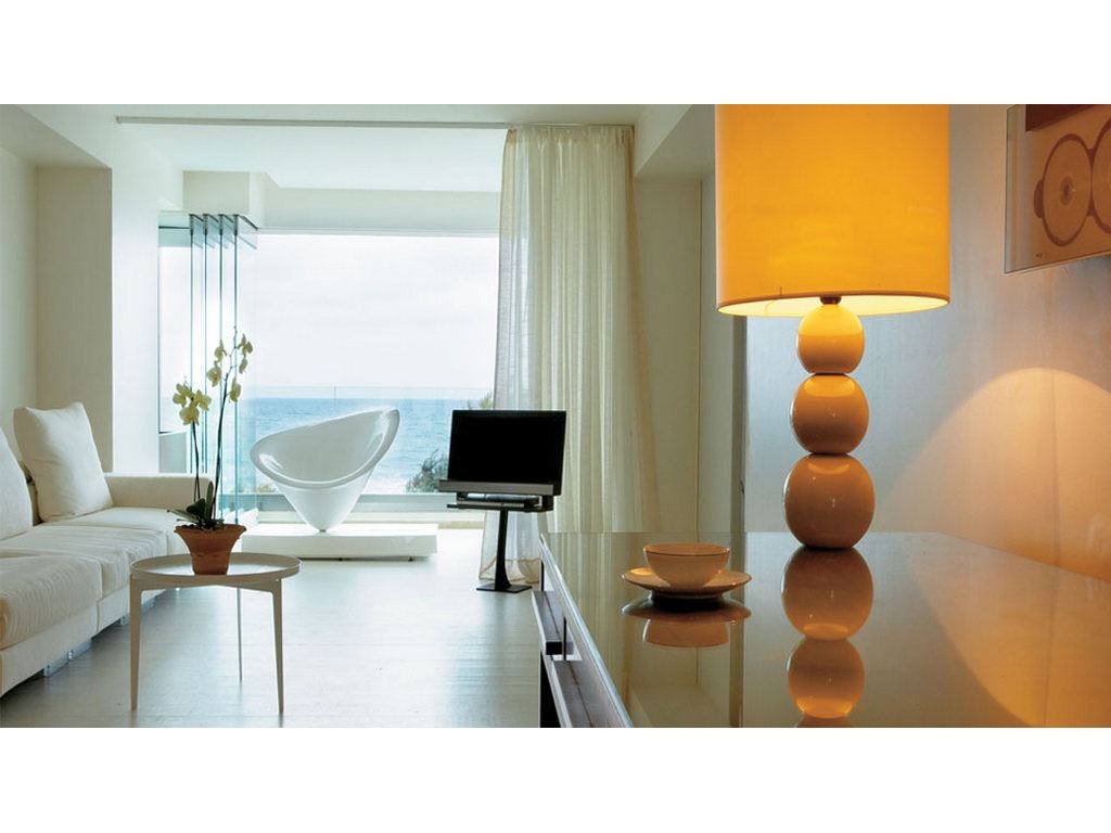 rooms-white-suite