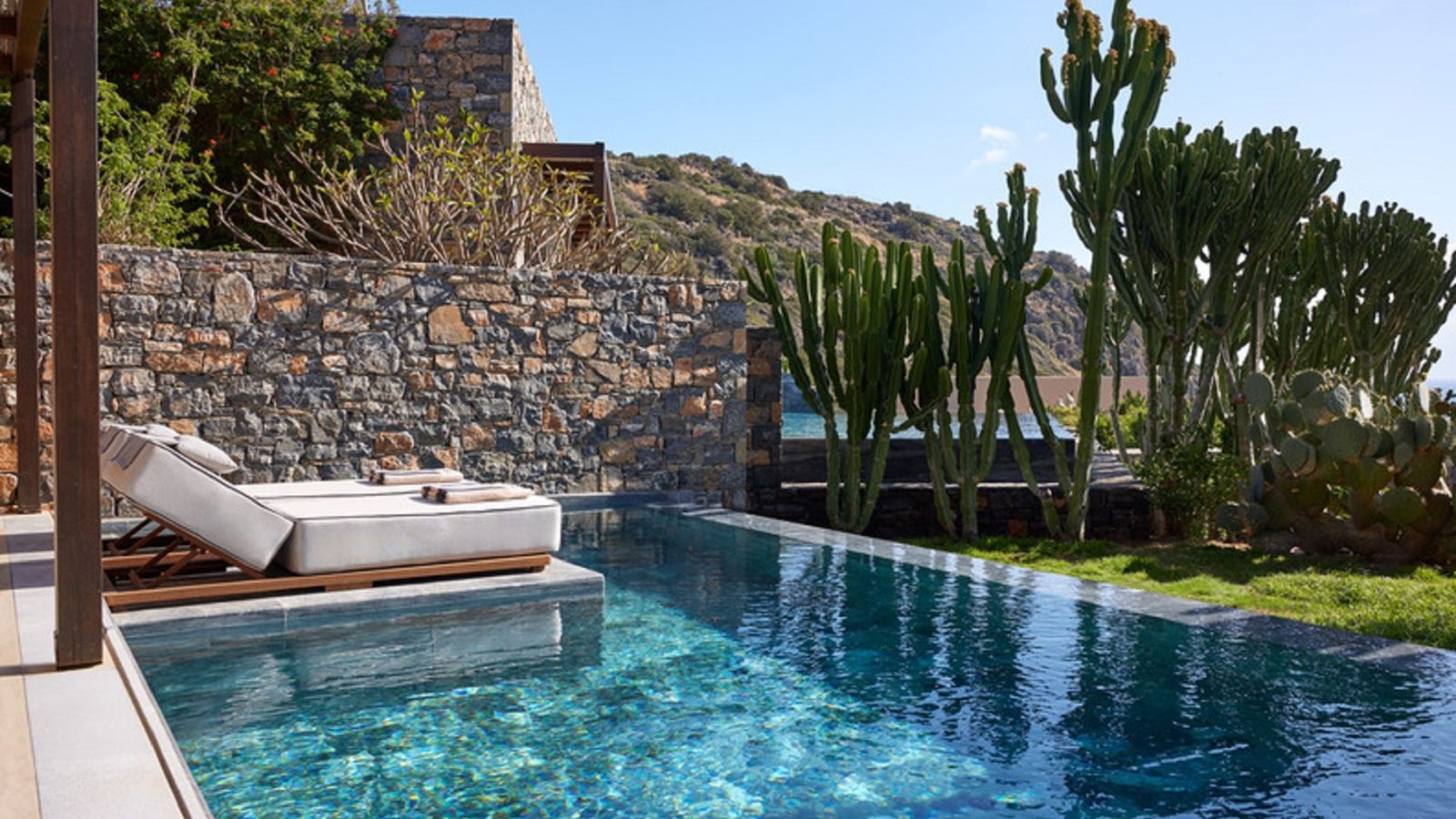 rooms-the-collection-one-bedroom-suite-sea-view-with-private-pool