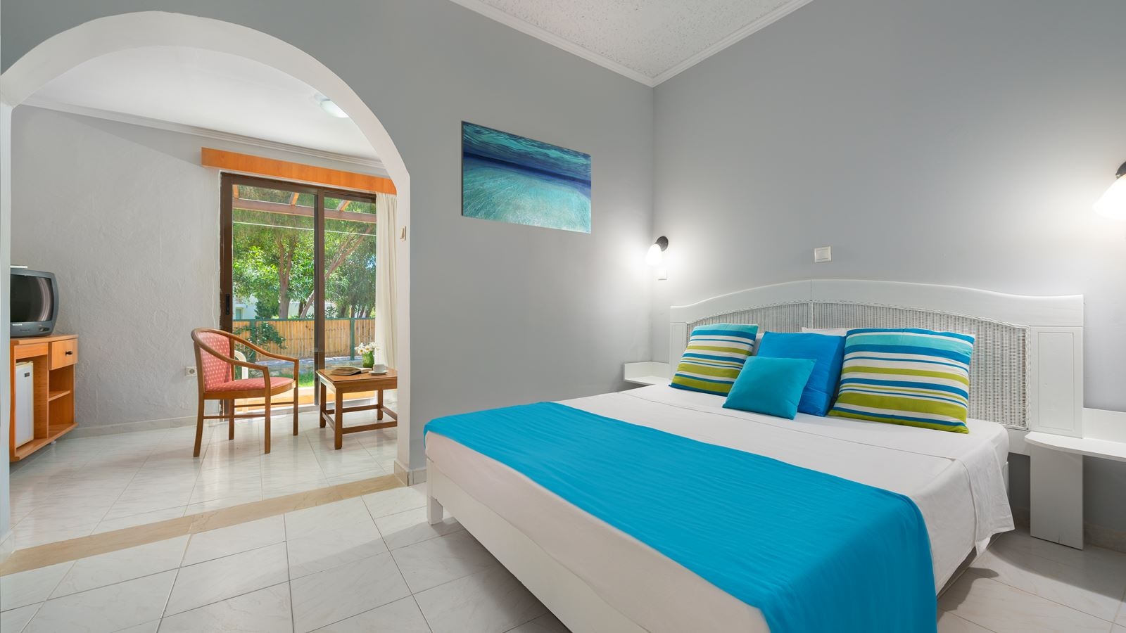 rooms-family-room-1-bedroom-balcony-or-terrace