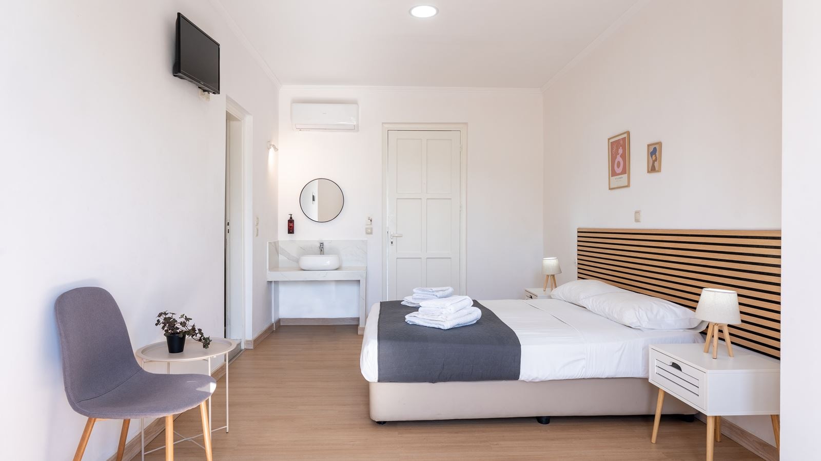 rooms-standard-double-room-balcony