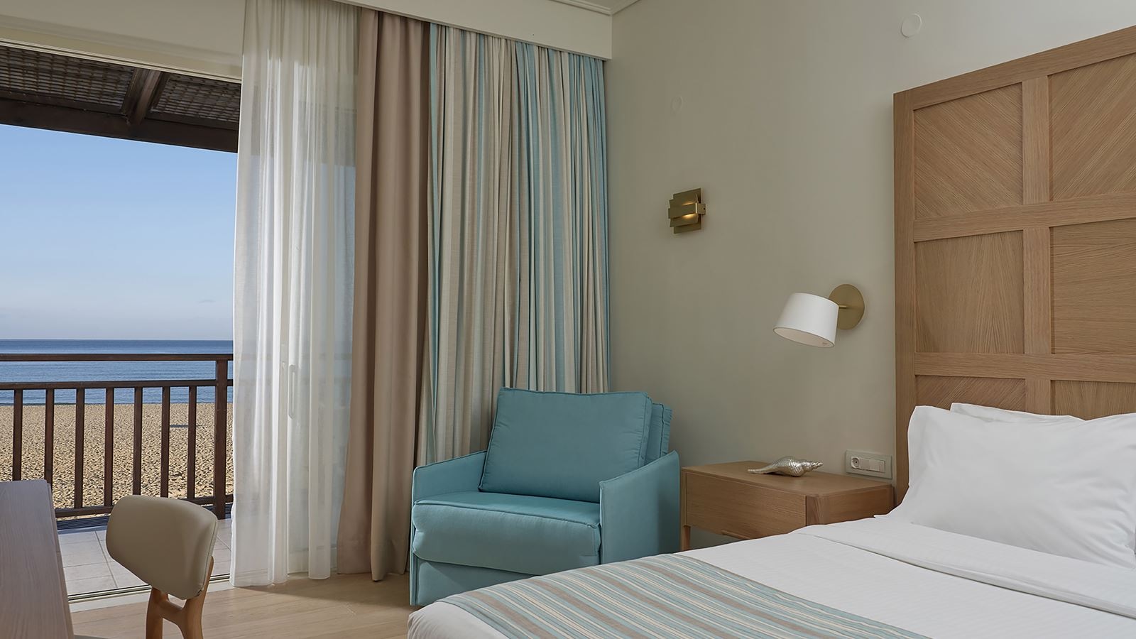 rooms-bungalow-sea-front