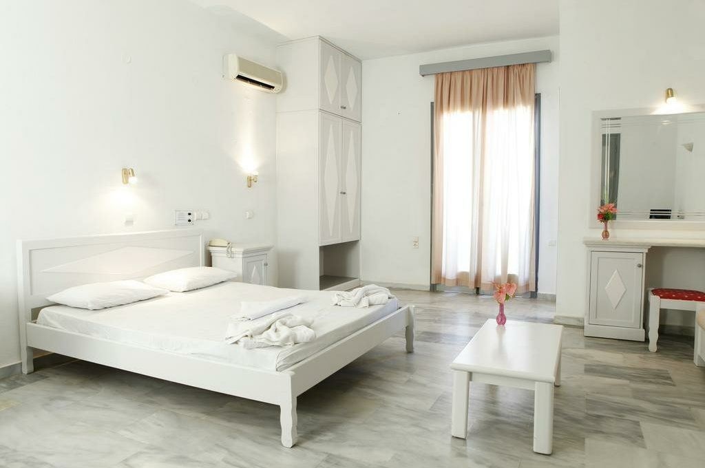 rooms-double-room-side-sea-view