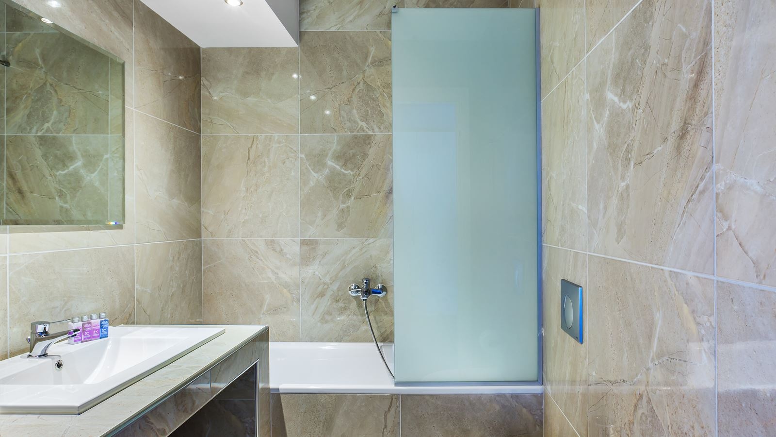 rooms-double-premium-room-land-view