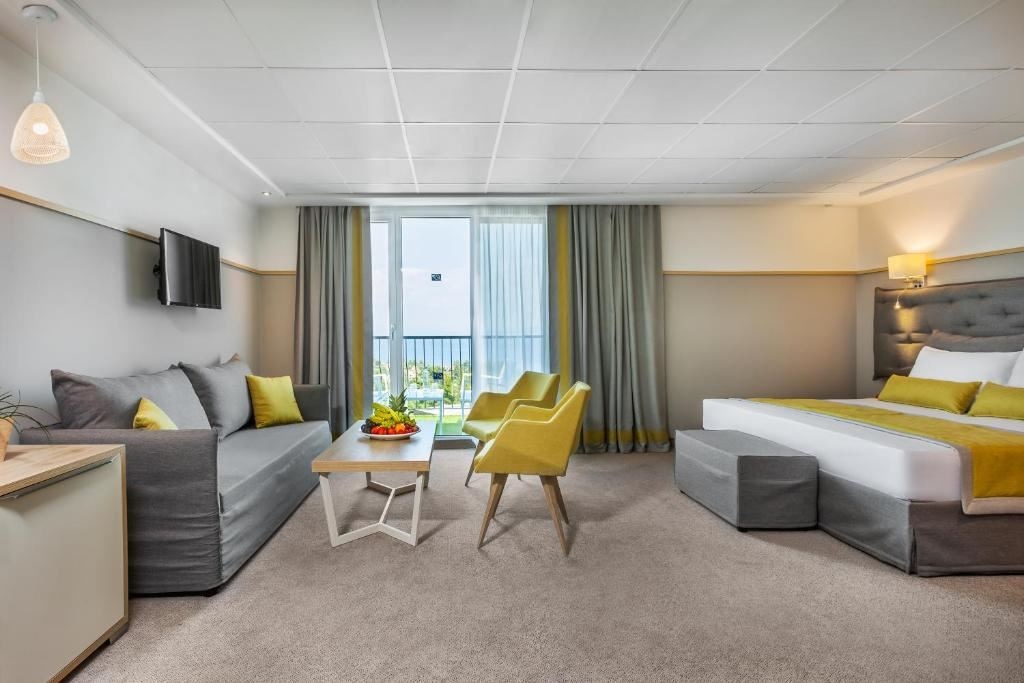 rooms-elegant-suite-sea-view