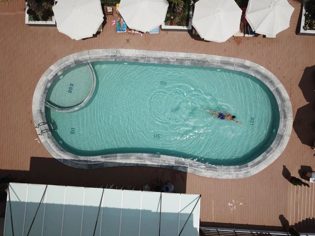 pools-outdoor-pool