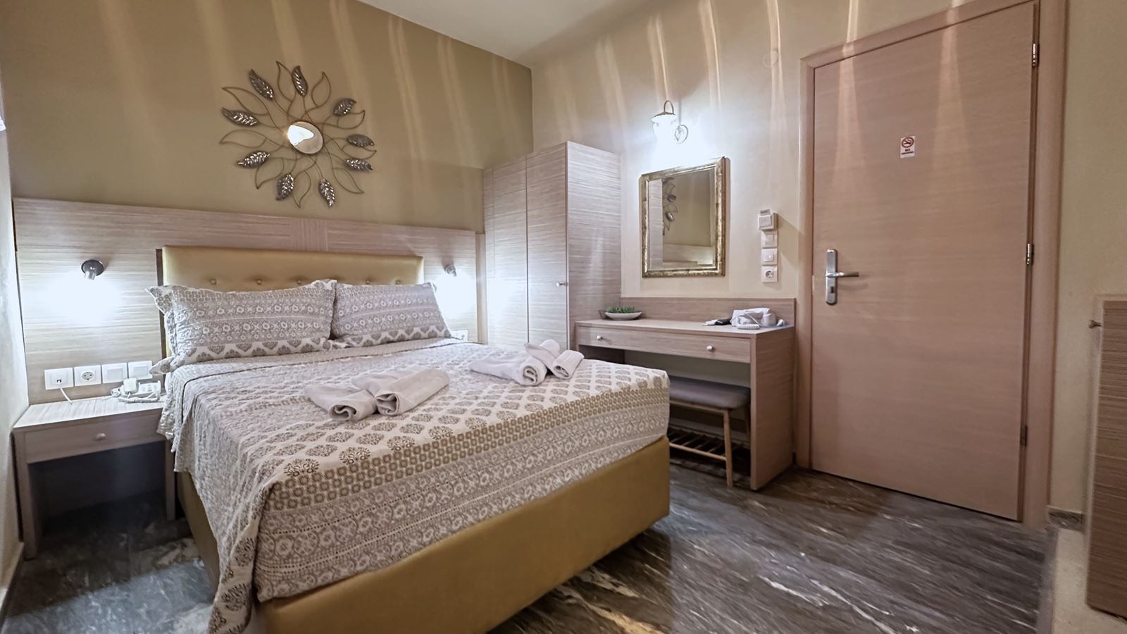 rooms-single-room-standard-balcony