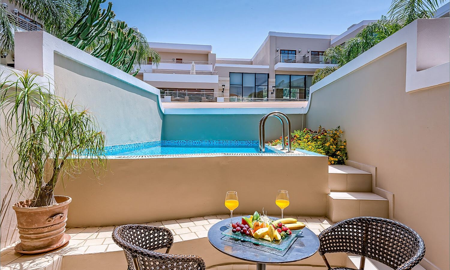 rooms-junior-suite-with-private-pool