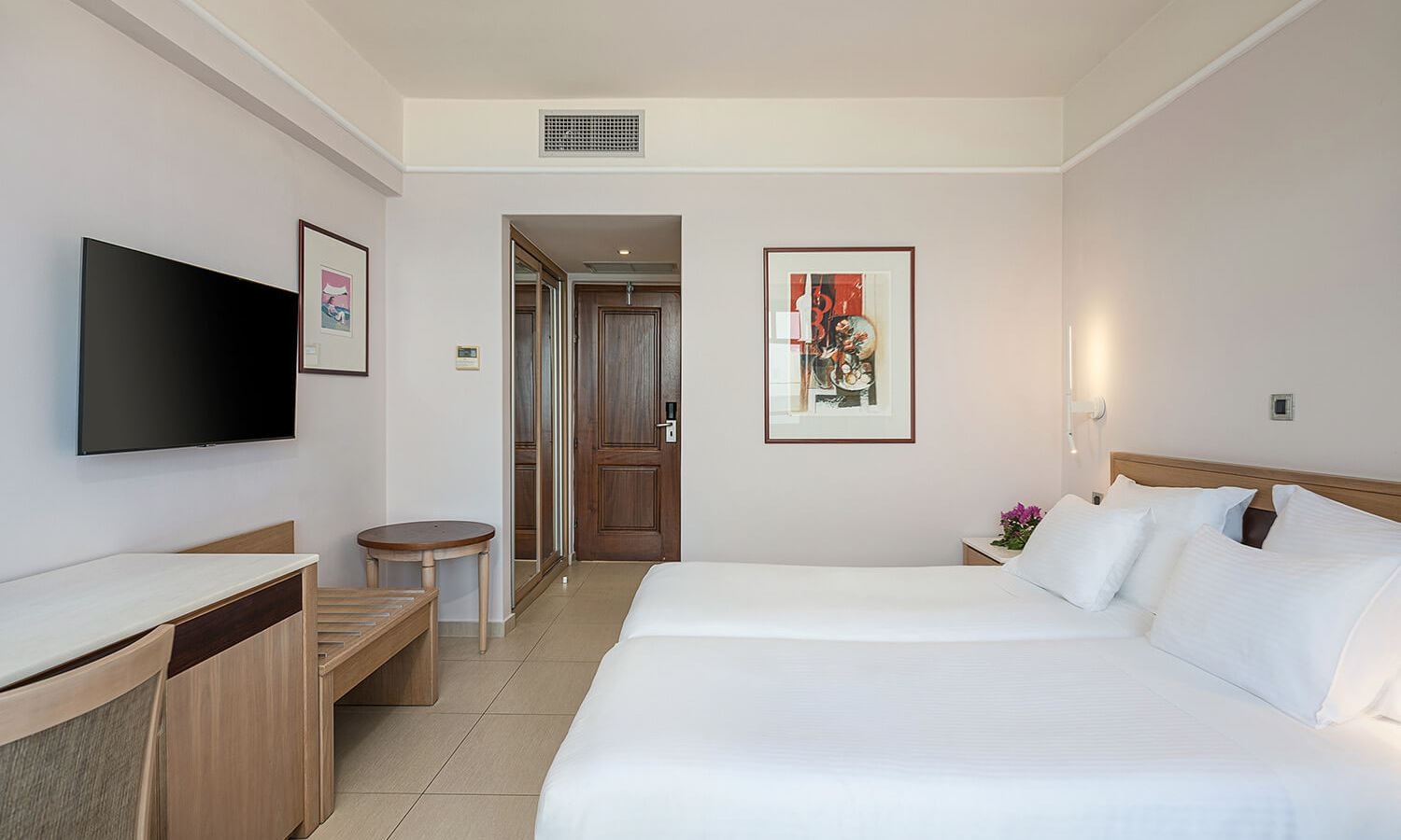 rooms-double-room-pool-or-garden-view