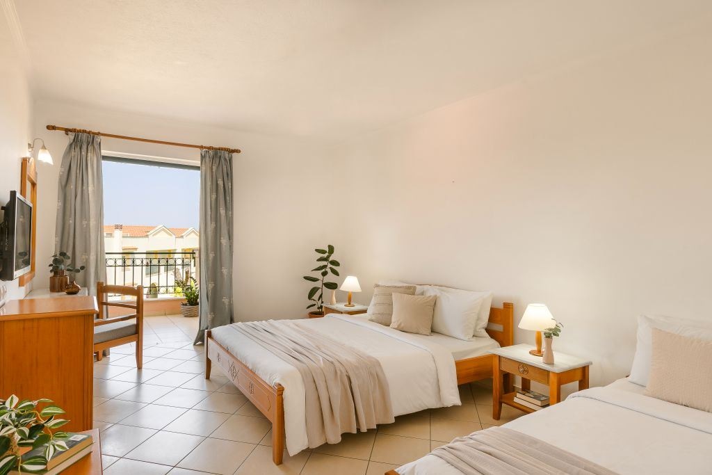 rooms-one-bedroom-family--superior-garden-view-balcony-or-terrace