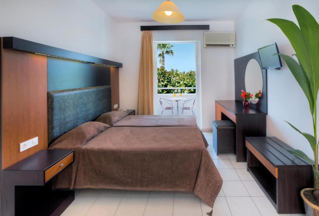 rooms-family-room