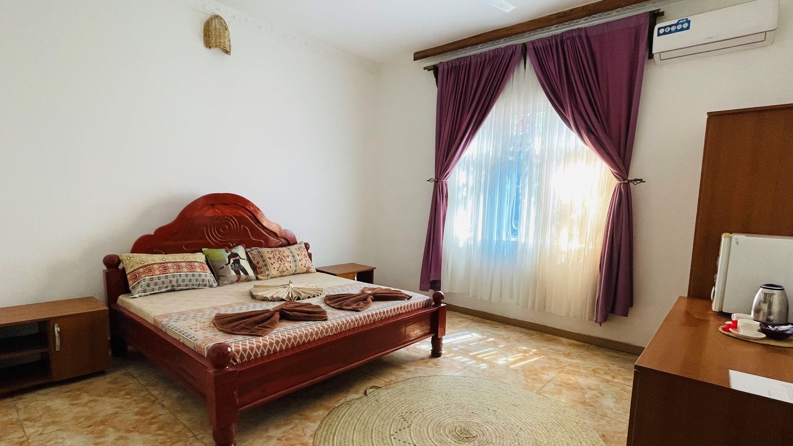 rooms-deluxe-room