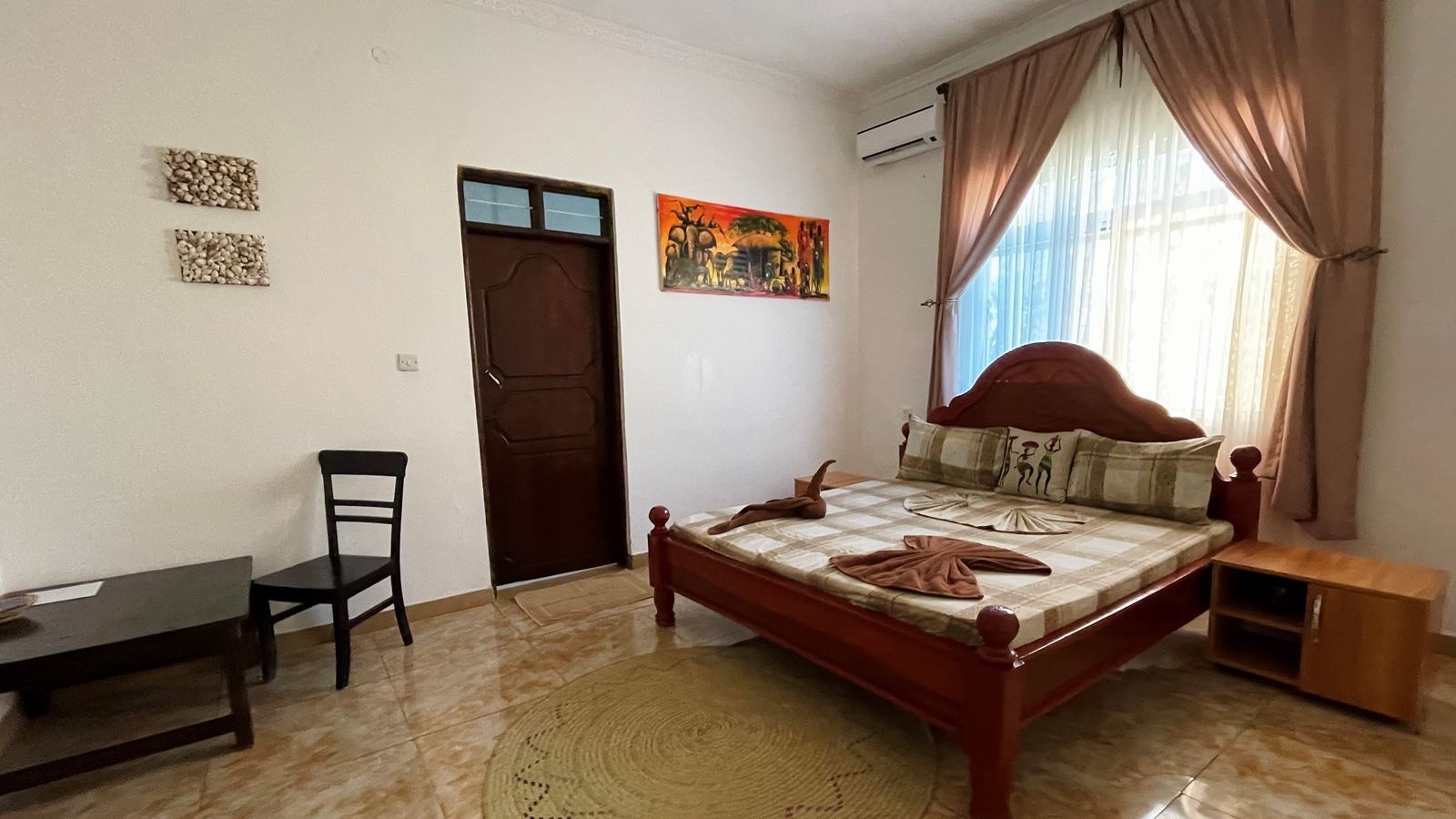 rooms-deluxe-room