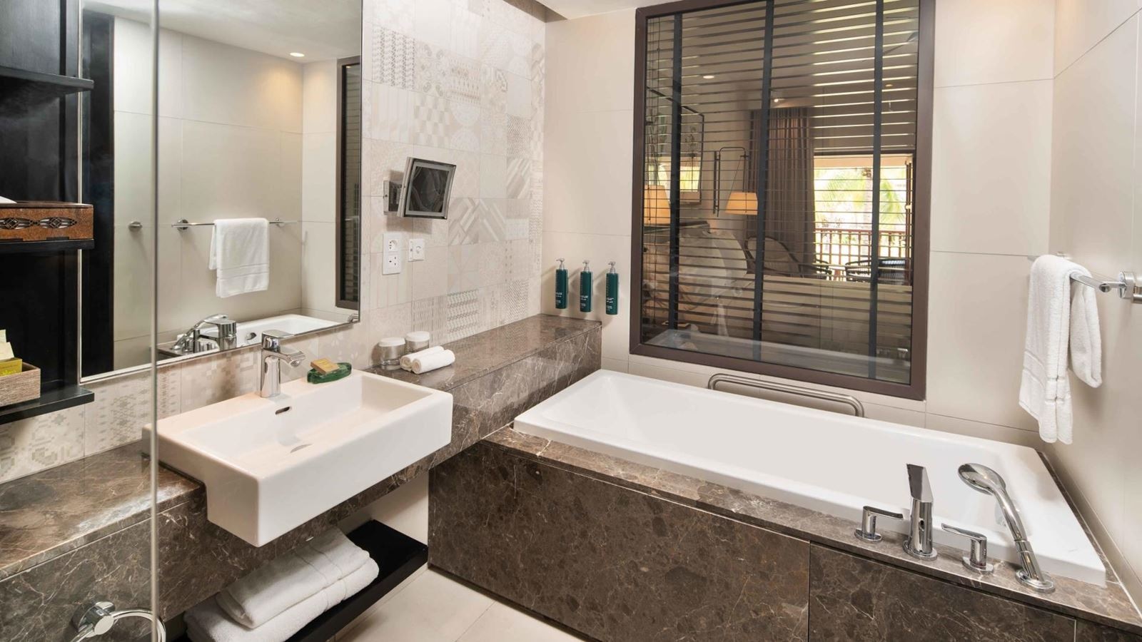 rooms-king-deluxe-room