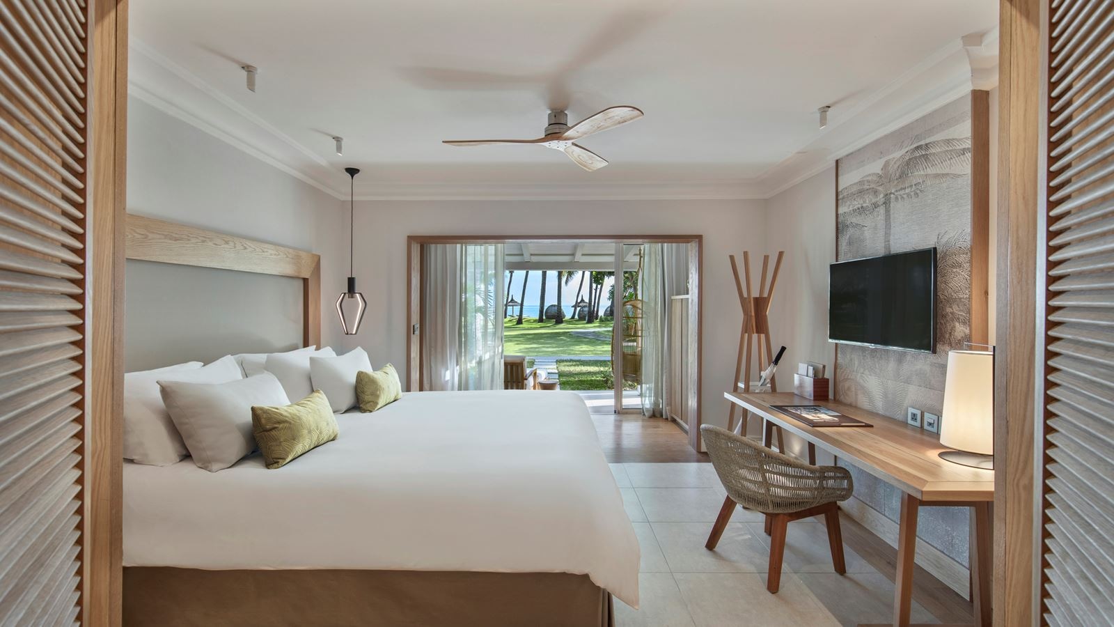 rooms-deluxe-seaview-room