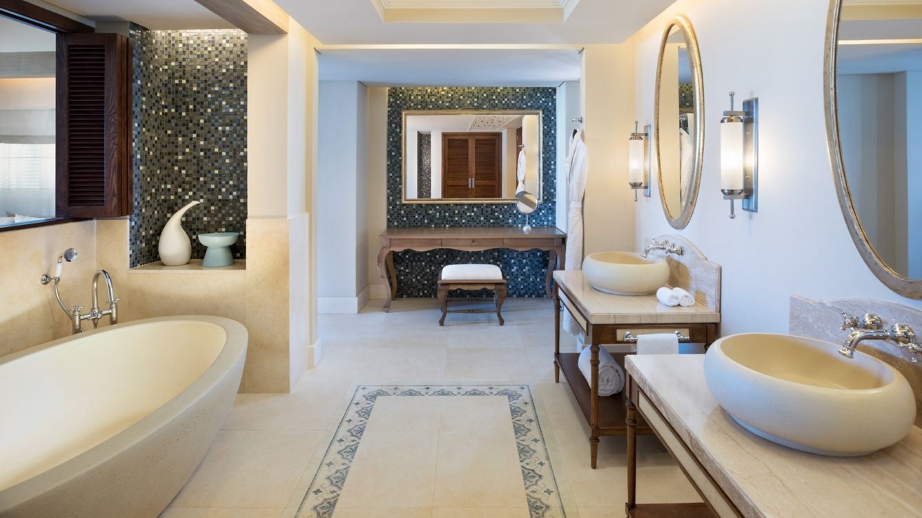 rooms-heritage-balcony-junior-suite