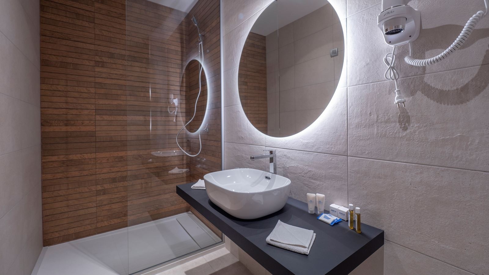 rooms-superior-room
