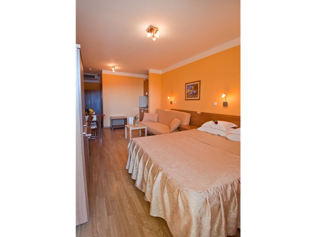 rooms-standard-double-room