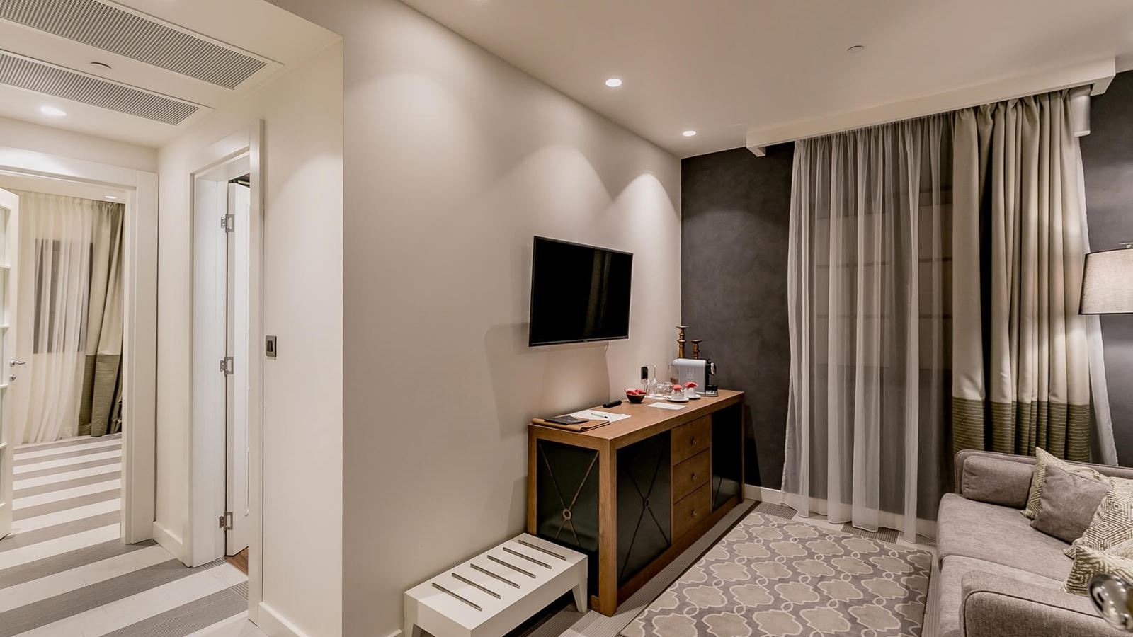 rooms-one-bedroom-apartment-sea-view