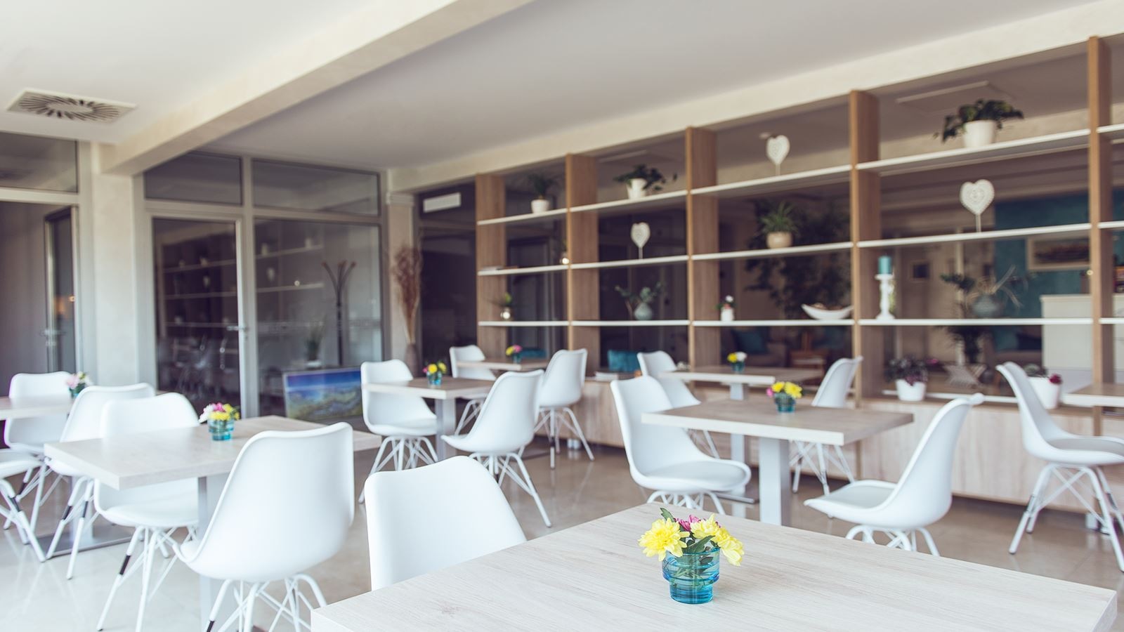 restaurants-restaurant
