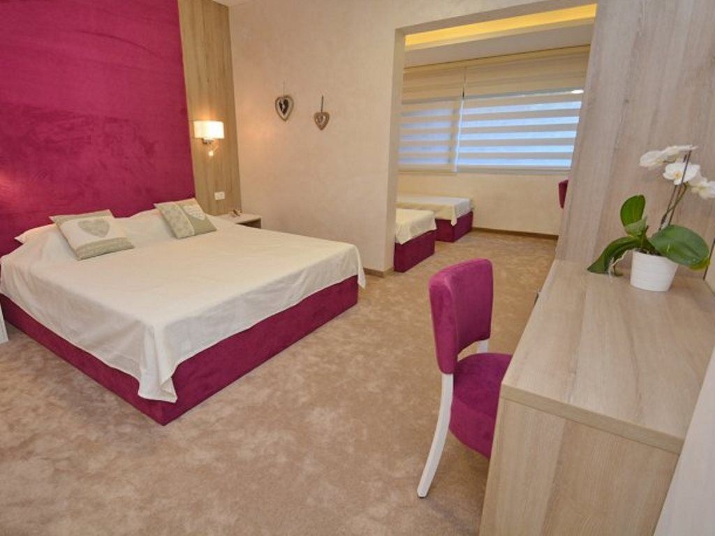 rooms-family-room