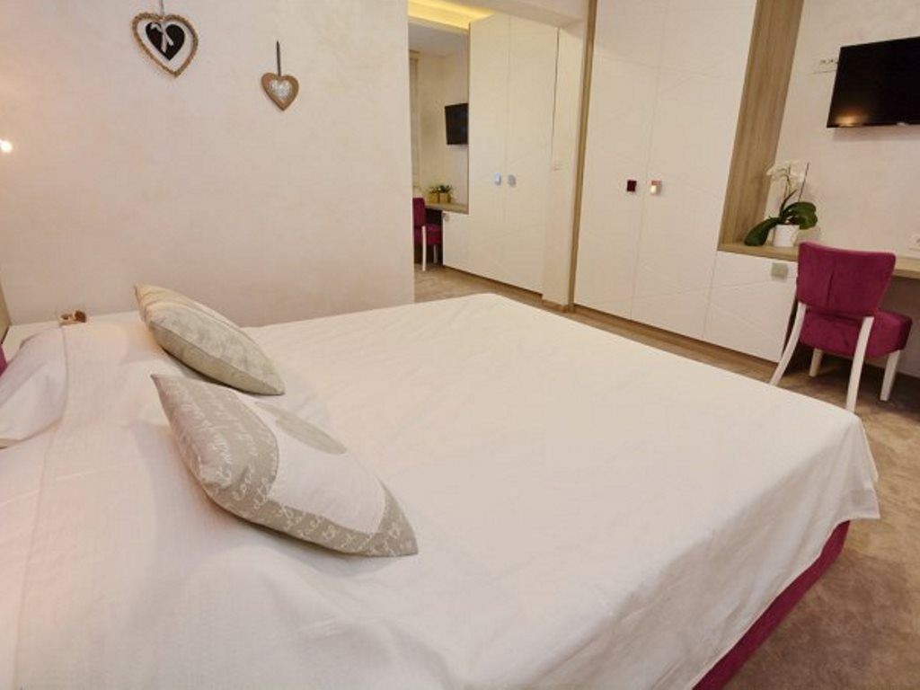rooms-family-room