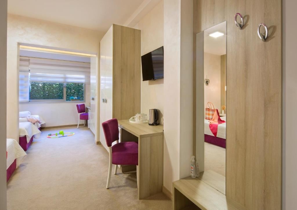rooms-family-room