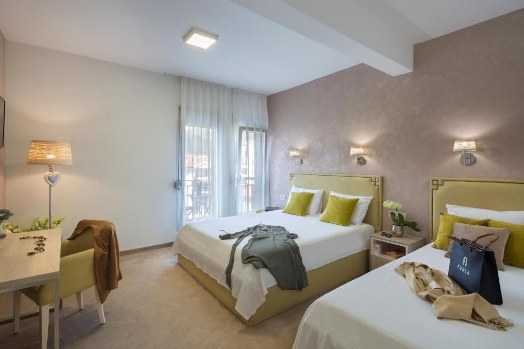 rooms-triple-room-with-balcony