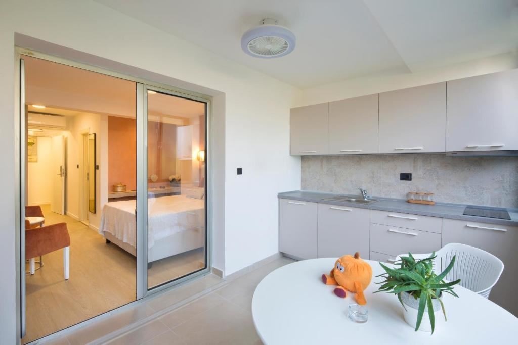 rooms-studio-apartment