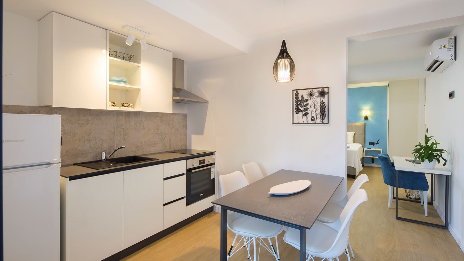 rooms-large-apartment