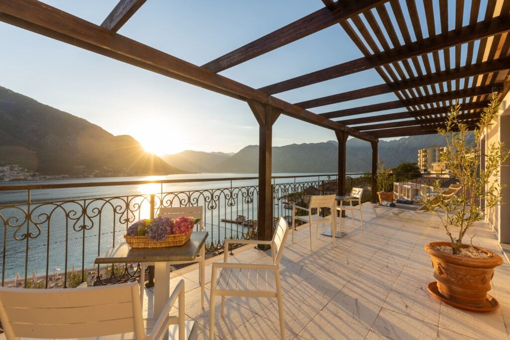 rooms-three-bed-room-sea-view-suite