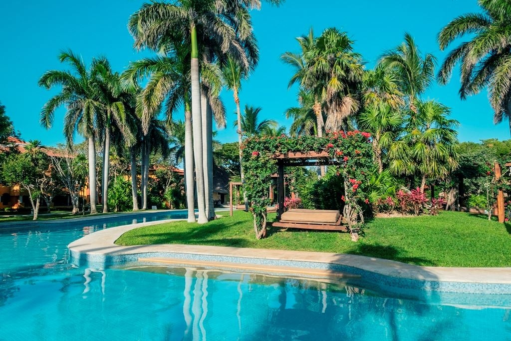 pools-outdoor-pool