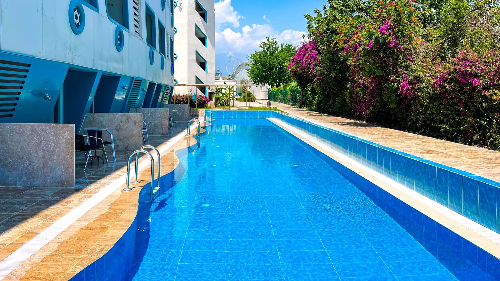 rooms-swim-up-room